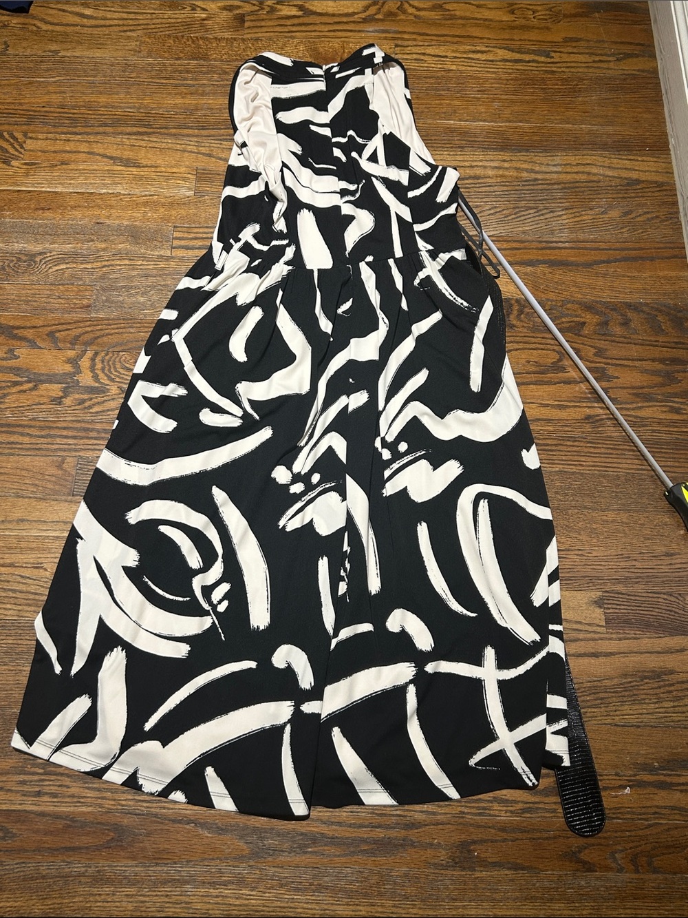 Donna Karan Black & White Abstract Wrap Midi Dress - Picture 7 of 7